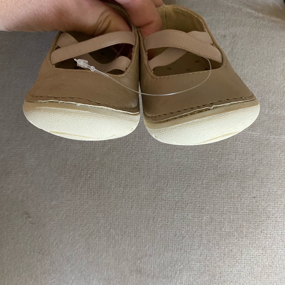 Baby girl gold shoes - Picture 2 of 3